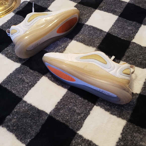 Nike AirMax 720. Sz 11 - Picture 2 of 11